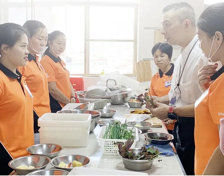 养老护理员培训学校：一定要给爸妈看——中老年人过年饮食建议