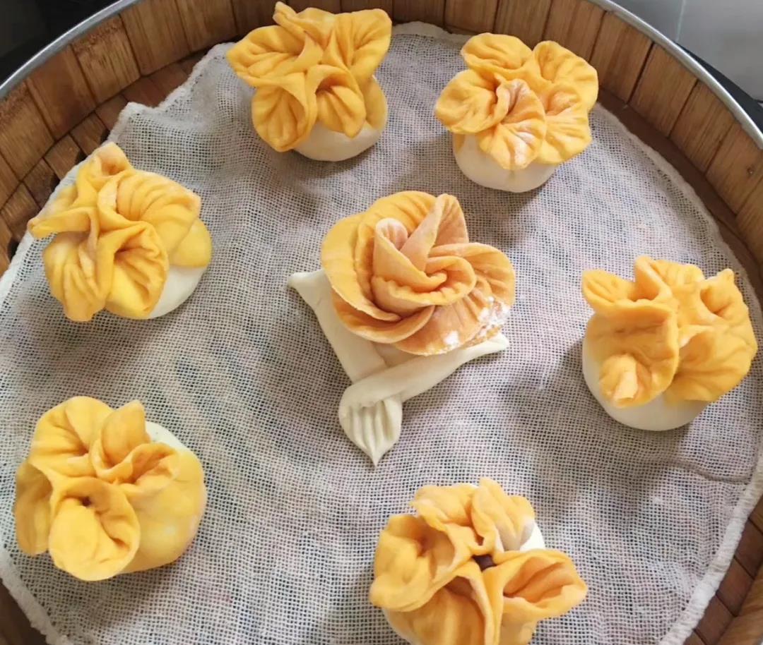 课程内容- 花式面点 1,花样面点制作用具及材料认知; 2,花样面点造型